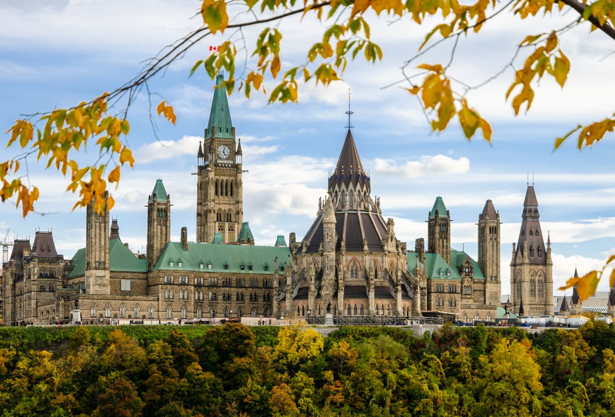 blivale_image_travel_canada_canadian_parliament_buildings_autumn_season_ottawa_canada_1265x857 Are you headed to CANADA? We offer you a perfect travel itinerary